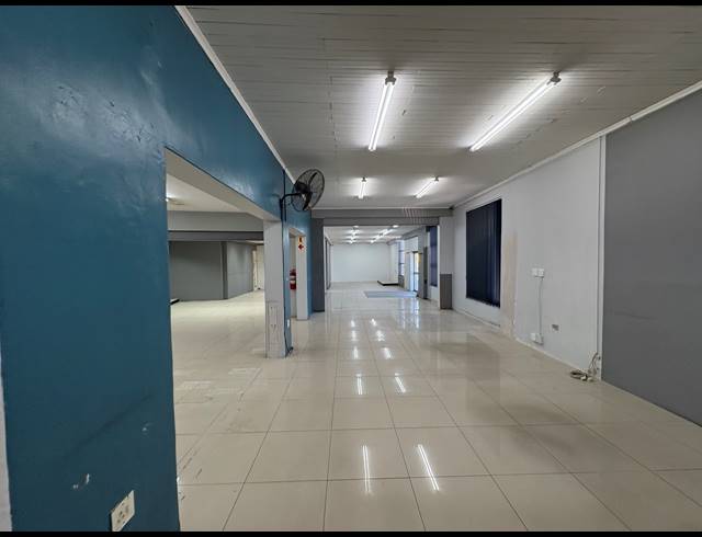 475M² SHOWROOM TO LET IN PAARDEN EILAND